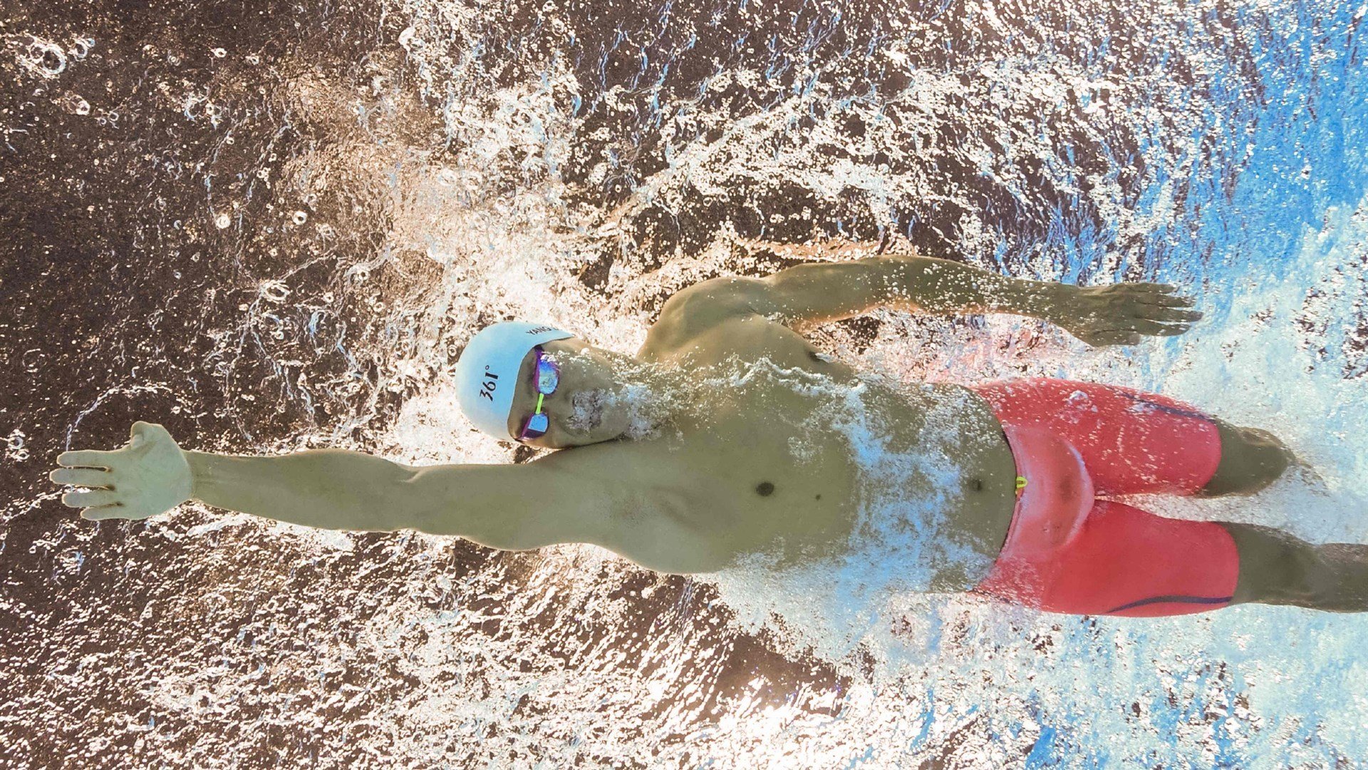 足球赛场焦点！意大利队对阵德国队，老将回归赛场，再度燃起斗志