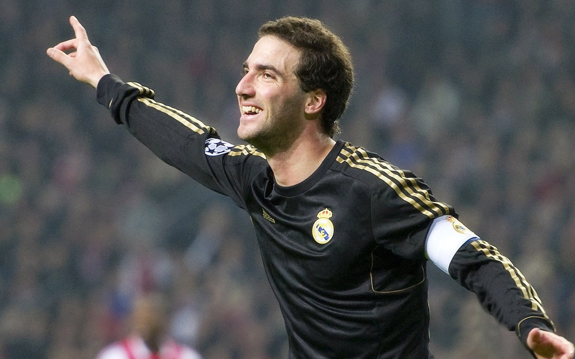 田径赛场焦点！西班牙队对阵比利时队，压哨绝杀，引爆全场观众欢呼