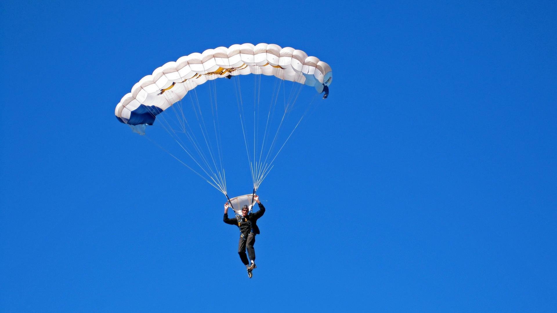 马龙赛点兑现，北京国安淘汰上海申花晋级四强，主帅激动落泪